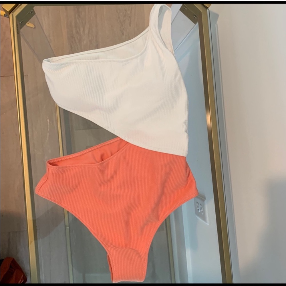 Color-block one piece bathing suit w/ side cutout